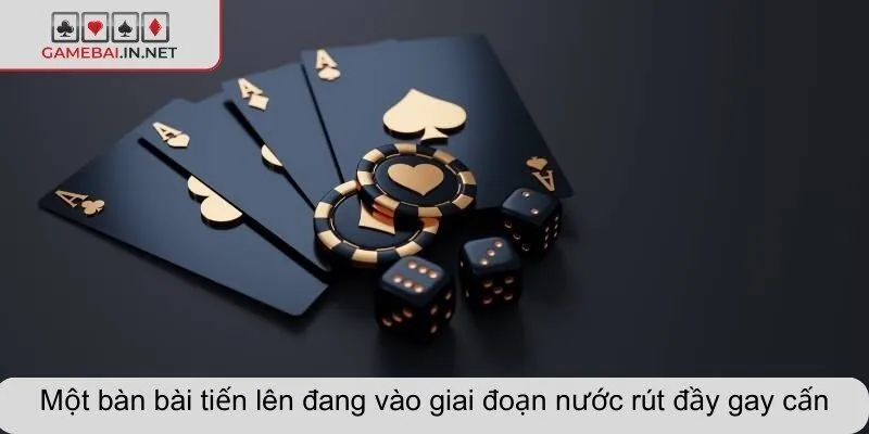 Một bàn bài tiến lên đang vào giai đoạn nước rút đầy gay cấn
